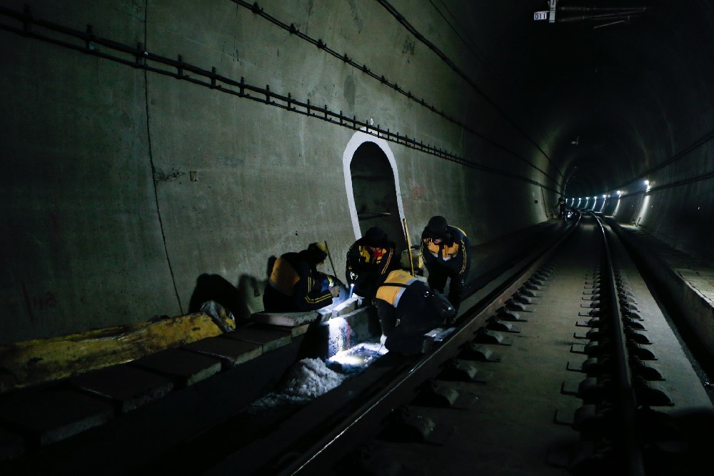 定边铁路运营隧道病害现状